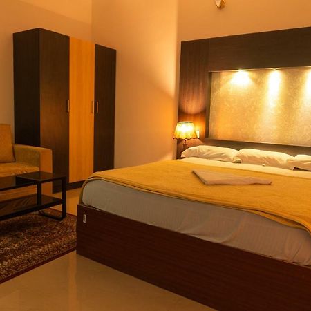 Aramana Holiday Inn Alappuzha Екстер'єр фото