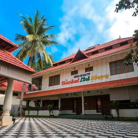 Aramana Holiday Inn Alappuzha Екстер'єр фото