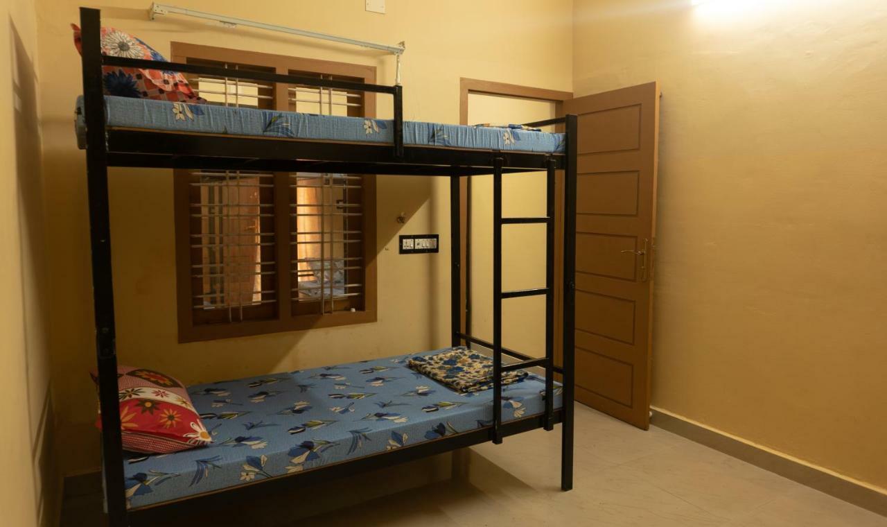Aramana Holiday Inn Alappuzha Екстер'єр фото