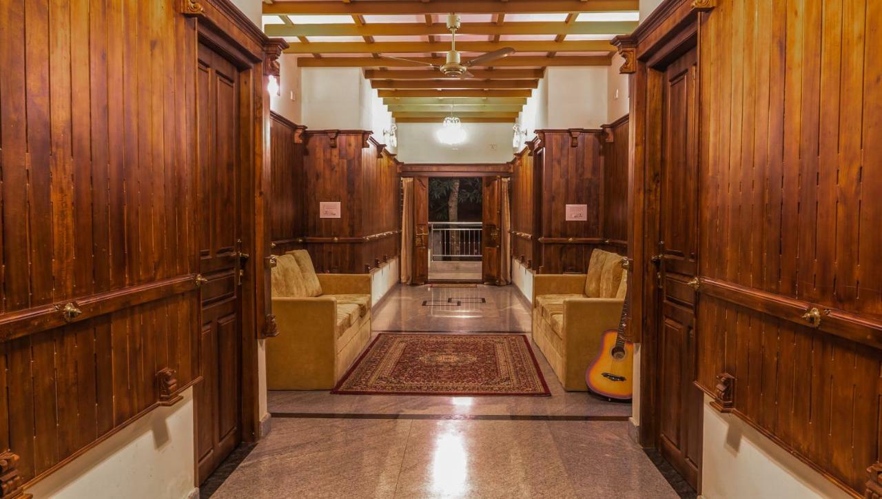 Aramana Holiday Inn Alappuzha Екстер'єр фото