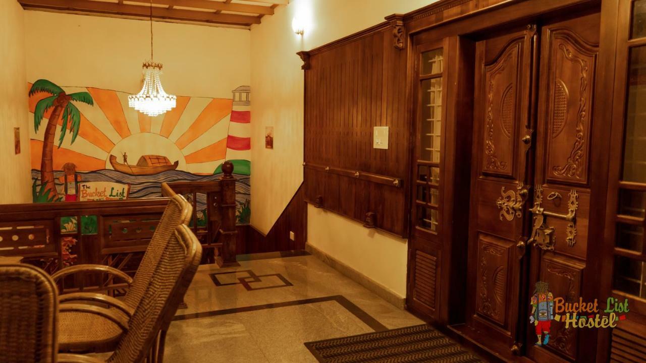 Aramana Holiday Inn Alappuzha Екстер'єр фото