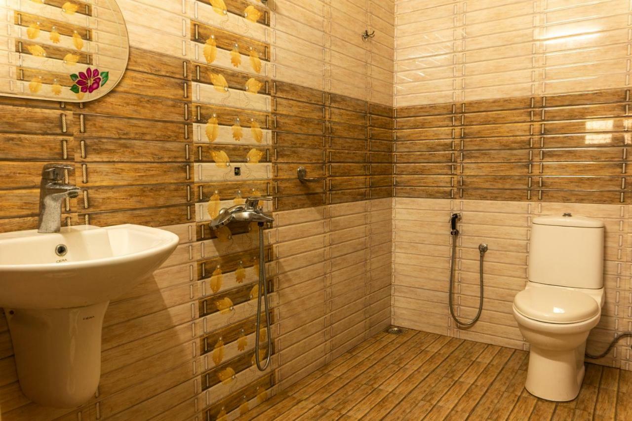 Aramana Holiday Inn Alappuzha Екстер'єр фото